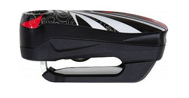 Rázkódás és a legkisebb mozgás esetén a 3D pozícióérzékelésnek köszönhetően mindez 15 másodpercig tart. A 15 másodperc letelte után a Detecto 7000 RS1 automatikusan újra beélesített állapotba kerül.
A Detecto 7000 RS1 az ellenállóerő dolgában sem vall szégyent: a csapok, a ház, és a reteszelő mechanika teherviselő alkatrészei speciálisan edzett acélból készülnek. A zár kódolt, megfordítható kulcsos, első osztályú ABUS zárbetéttel rendelkezik.