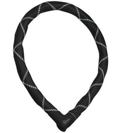 A kábelzárak elsősorban nagy rugalmasságuk miatt igen kedveltek. Az ABUS Steel-O-Flex™ Iven 8200 is ugyanilyen rugalmas, de még nagyobb védelmet nyújt.
Ez az innovatív Steel-O-Flex™ technológiának köszönhető: az acélkábelt 25 mm vastag, átlapolt és edzett acélból készült acélhüvelyek veszik körül. A legkülső részén található műszálas bevonat megvédi robogóját a lakksérüléstől a lakat lezárásakor és kinyitásakor.
Lopás esetén gyakran a lakattest is támadási felület. A Steel-O-Flex™ Iven 8200 Soft Case techno