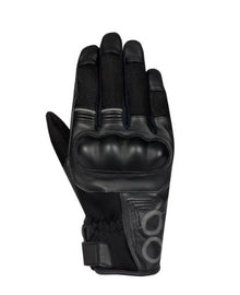 Hálós nyári kesztyű 3D Mesh és kecskebőr betétekkel.
Bütyökvédő protektor.
Megerősített tenyér rész.
Sensor System érintőképernyő kompatibilitás.
Csúszásgátló bevonattal ellátott tenyér.
Csuklónál szűkíthető.
Rövid kialakítás.
Fényvisszaverő betétek.
Repreve® 100%-ig újrahasznosított hálós bélés.
Homologizáció: EN 13594: 2015.