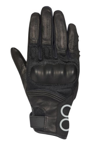 Hálós nyári kesztyű kecskebőr és Lycra betétekkel.
Bütyökvédő protektor.
Megerősített tenyér és oldalsó rész.
Sensor System érintőképernyő kompatibilitás.
Csúszásgátló bevonattal ellátott tenyér.
Csuklónál szűkíthető.
Extra párnázás a sajkacsontnál.
Rövid kialakítás.
Fényvisszaverő betétek.
Repreve® 100%-ig újrahasznosított hálós bélés.
Homologizáció: EN 13594: 2015.