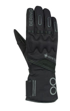 Load image into Gallery viewer, Vízálló téli kesztyű.
Softshell, Amara, kecskebőr külső rész.
Gore-Tex membrán.
Optimális légáteresztő képesség.
110g-os thermo bélés.
Bütyökvédő protektor.
Megerősített tenyérrész.
Sensor System érintőképernyő kompatibilitás.
Csuklónál szűkíthető.
Fényvisszaverő betétekkel.
Hosszú kialakítás.
Repreve® 100%-ig újrahasznosított hálós bélés.
Homologizáció: EN 13594: 2015.