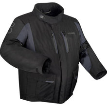 Load image into Gallery viewer, Textil: Fibre Tech 600D.
100%-ig vízálló és lélegző BWTECH Classic membrán.
Kivehető és állítható CE level 1 könyökprotektorok.
Kivehető CE level 1 vállprotektorok.
Gerincprotektor zseb.
Anti-Flap rendszer az ujjakon.
ADS System.
2 külső zseb.
Tárca zseb.
2 belső zseb.
Oldalsó bővítő cipzárak.
Állítható, nyomógombos gallér.
Emelt gallér.
Állítható csuklórögzítés.
Állítható derékrögzítés.
Fényvisszaverő betétek.
Fix hálós bélés 100% REPREVE® újrahasznosított poliészter szálakbólkészült hálós bélés REPREVE® U