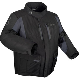 Textil: Fibre Tech 600D.
100%-ig vízálló és lélegző BWTECH Classic membrán.
Kivehető és állítható CE level 1 könyökprotektorok.
Kivehető CE level 1 vállprotektorok.
Gerincprotektor zseb.
Anti-Flap rendszer az ujjakon.
ADS System.
2 külső zseb.
Tárca zseb.
2 belső zseb.
Oldalsó bővítő cipzárak.
Állítható, nyomógombos gallér.
Emelt gallér.
Állítható csuklórögzítés.
Állítható derékrögzítés.
Fényvisszaverő betétek.
Fix hálós bélés 100% REPREVE® újrahasznosított poliészter szálakbólkészült hálós bélés REPREVE® U