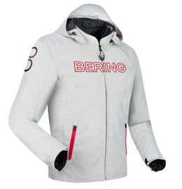 Vízálló átmeneti kabát.
100%-ig újrahasznosított poliészterből készült Fibretech 600D külsőrész.
BWTECH Classic vízálló membrán.
SHELLTECH Classic kicipzározható thermo bélés.
Kivehető ALPHA CE EN1621-1 level 1 könyök és váll protektorok.
Gerincprotektor zseb.
2 külső zseb.
2 belső zseb.
Pénztárca zseb.
Levehető kapucni.
Fényvisszaverő betétek.
Cipzárral állítható csukló rész.
Állítható csípő rész.
Magasított gallér.
Övhöz vagy övbújtatóhoz rögzíthető.
Állítható könyökprotektor zseb.
A kabát lélegzőképesség