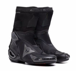 Hátul cipzárral záródik
Speed ​​fűző rendszer
D-axiális rendszer szén- és aramidszálból
Sarok magnéziumhuzat, levehető és cserélhető