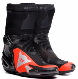 Hátul cipzárral záródik
Speed ​​fűző rendszer
D-axiális rendszer szén- és aramidszálból
Sarok magnéziumhuzat, levehető és cserélhető