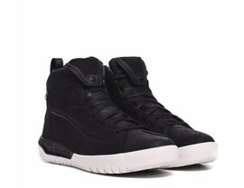 A finom bőrből készült Metractive D-WP vízálló motoros cipők különböző időjárási körülmények között és napközbeni alkalmakkor viselhetők, mind motorozás, mind gyaloglás közben.

Könnyű súlyuk alkalmassá teszi őket a hosszú távú használatra, ami a kényelemre fordított nagy figyelmet jelzi.

A kényelemre való összpontosítás a biztonsággal párosul, a sarok és a boka megerősítéseinek köszönhetően, amelyek növelik a stabilitást és a védelmet. A Groundtrax® aszimmetrikus talpak 