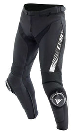 Kabát-nadrág rögzítési rendszer a Super Speed ​​4 kabáttal

Cserélhető Knee Slider RSS 4.0

Fényvisszaverő betétek

Elasztikus betétek

marhabőr 

EN 1621.1 Level 2 szabvány szerint tanúsított kompozit térd protektorok

Pro-Shape 2.0: puha protektorok az EN 1621.1 szabvány szerint tanúsítva csípőn

Légáteresztő hálós bélés