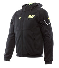 Load image into Gallery viewer, Puha, kényelmes textil anyag
Pro-Shape 2.0 váll- és könyökvédők
EN 17092 A minősítésű motoros ruházat
Zseb G1/G2 hátprotektor
2 külső és 1 belső zseb&nbsp;
Bluetooth headset rögzítési lehetőség&nbsp;
Fix kapucni, felhajtható reflektív résszel
Valentino Rossi (VR46) stílus&nbsp;