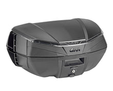 Load image into Gallery viewer, A motorozás világában, ahol minden apró részlet számít, a V49 AIR top case új dimenziót nyit, ezt a dobozt úgy tervezték, hogy radikálisan átalakítsa a motorozási élményt.
Innovatív kialakításának és a szabadalmaztatott WINGFLOW rendszernek köszönhetően  amely szélcsatornában végzett alapos tervezési tanulmányai alapján fejlesztettek ki  ez a top case arra hivatott, hogy újradefiniálja a motorkerékpáros aerodinamika szabályait. Célja a vibráció és a zaj csökkentése, valamint a stabilitás és az esztétikai 
