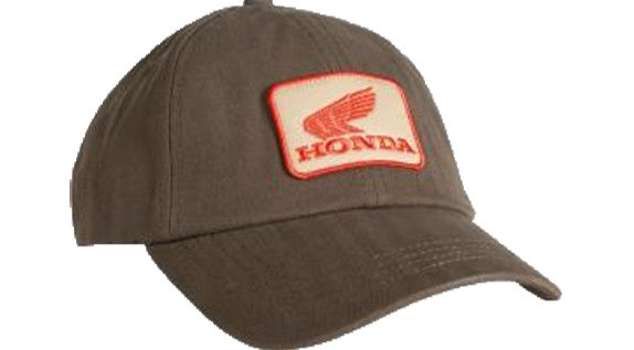 Anyag: 100% poliészter
Klasszikus stílusú baseballsapka, bársonyos hatású, kifinomult kivitelben.