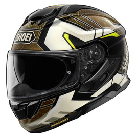 A SHOEI GT-Air3 külső burkolata nagy rugalmasságot és kis súlyt egyesít az üvegszálból és szerves szálakból álló összetételének köszönhetően.
A sisakkal szállított PINLOCK®EVO lencse rendkívül hatékonyan csökkenti a napellenző párásodását.
A CNS-1C szemellenző.
Mint minden SHOEI teljes arcát fedő sisakellenző, ez is csökkenti a bejövő UV-sugárzás több mint 99%-ának a sisak belsejébe való behatolását.
A kellemesen keskeny, mikro racsnis záródású állszíj kényelmesen használható és biztonságosan a helyén tartj