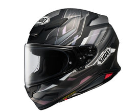 Ütéscsillapító héj az AIM-ben
EPS bélésrendszer több sűrűséggel
CWR-F2 plexi
Dupla D-gyűrű
EQRS biztonsági rendszer
(vészhelyzeti gyorskioldó rendszer)

Kényelem

3D középső párna

Arcpárnák különböző vastagságban (31, 35, 39, 43 mm)
Minden párna levehető, mosható 
Fülpárnák
Intercomra készülve

Szellőzés

Többszörös szellőzés és elszívás
6 bemenet a homlokán és az állán
4 kimenet hátul 

Aerodinamika

Beépített spoiler

További színekért és mintákért látogass el a Shoei honlapjára, és ha meg