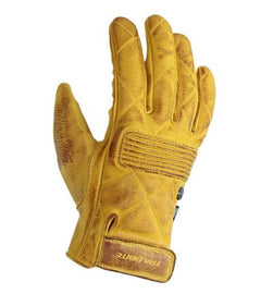 Szarvasbőrből készült klasszikus stílusú motoros kesztyű.

Karbon-aramid belső erősítés.

Stretch betétek kézfejen és az ujjaknál.

Csuklónál szűkíthető.
